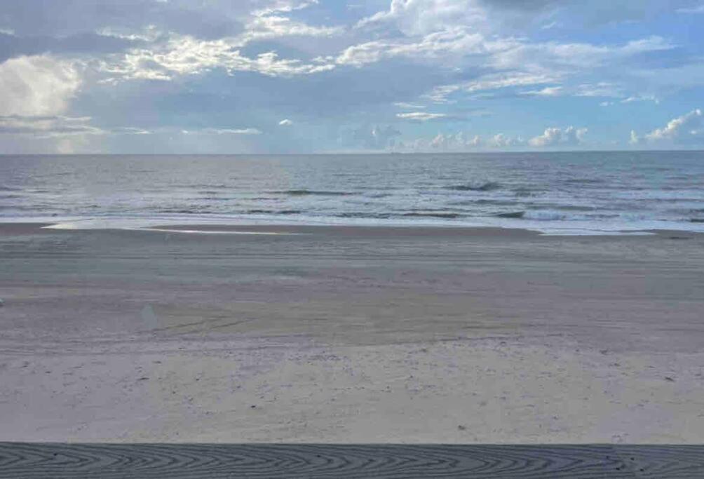 Surfside Beachfront Luxe Екстер'єр фото